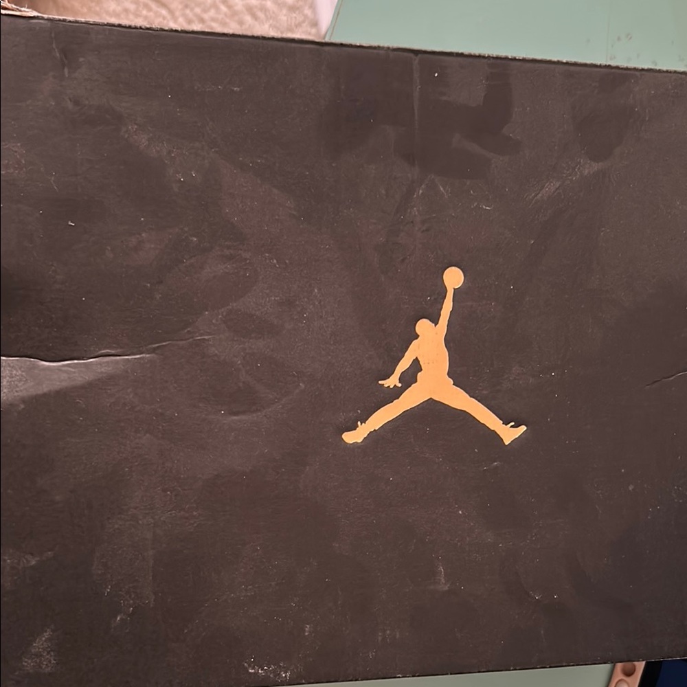 Air Jordan 1 Mid - White and Black - Picture 2 of 12